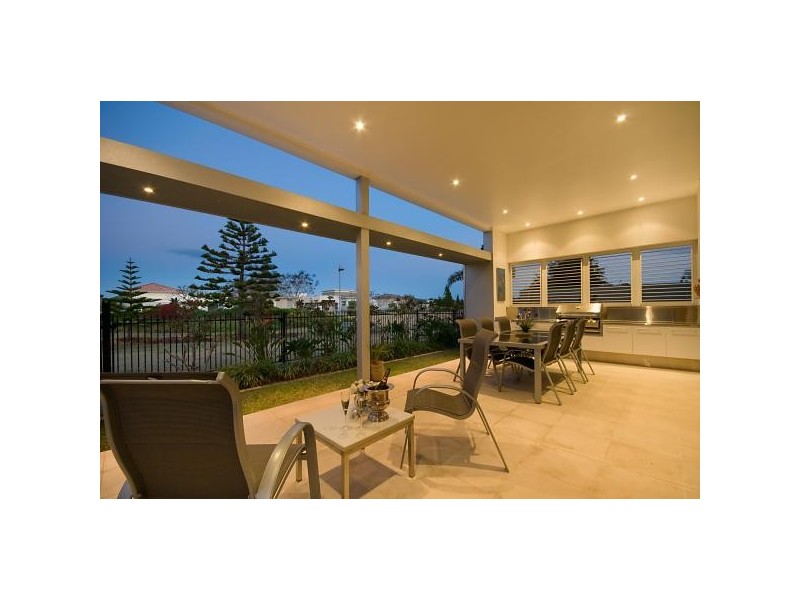 2532 Gracemere Circuit West, Hope Island QLD 4212