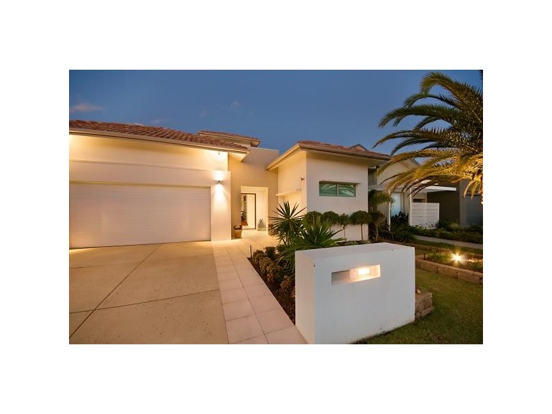 2532 Gracemere Circuit West, Hope Island QLD 4212