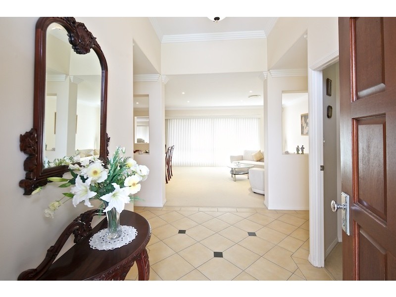 4 Grande Entrance, Monterey Keys QLD 4212