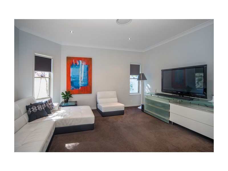 6001 The Lakes Drive, Hope Island QLD 4212