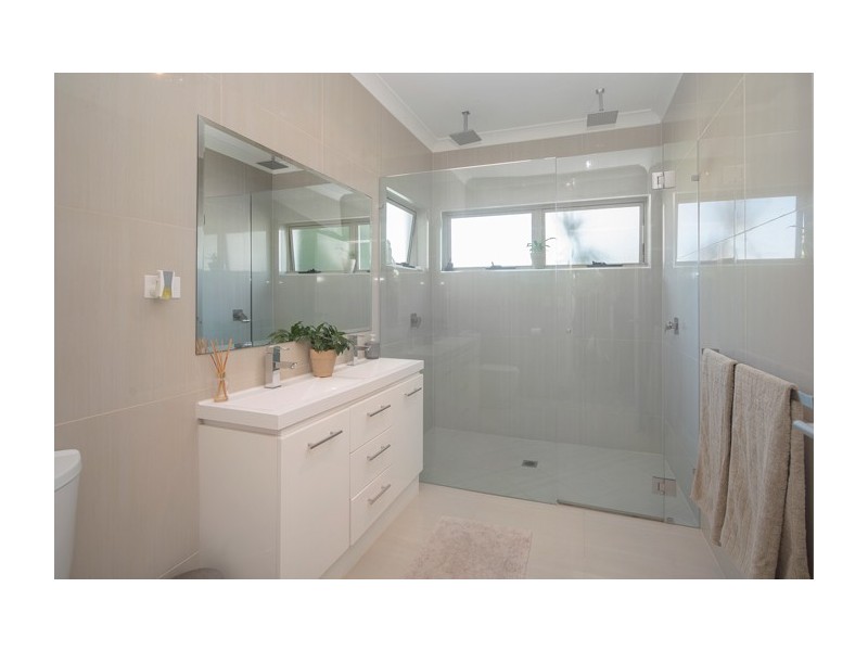 6001 The Lakes Drive, Hope Island QLD 4212