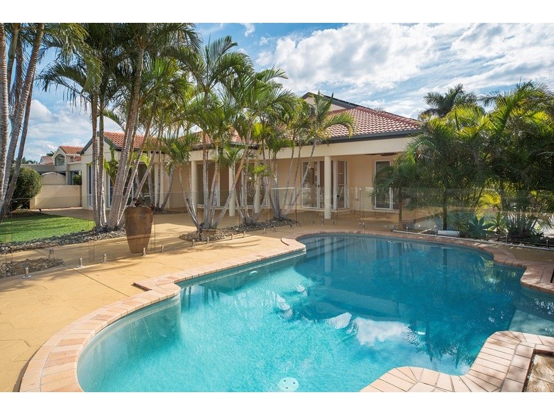 1104 Beechwood Drive, Hope Island QLD 4212