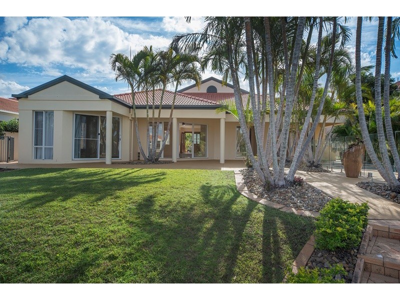 1104 Beechwood Drive, Hope Island QLD 4212