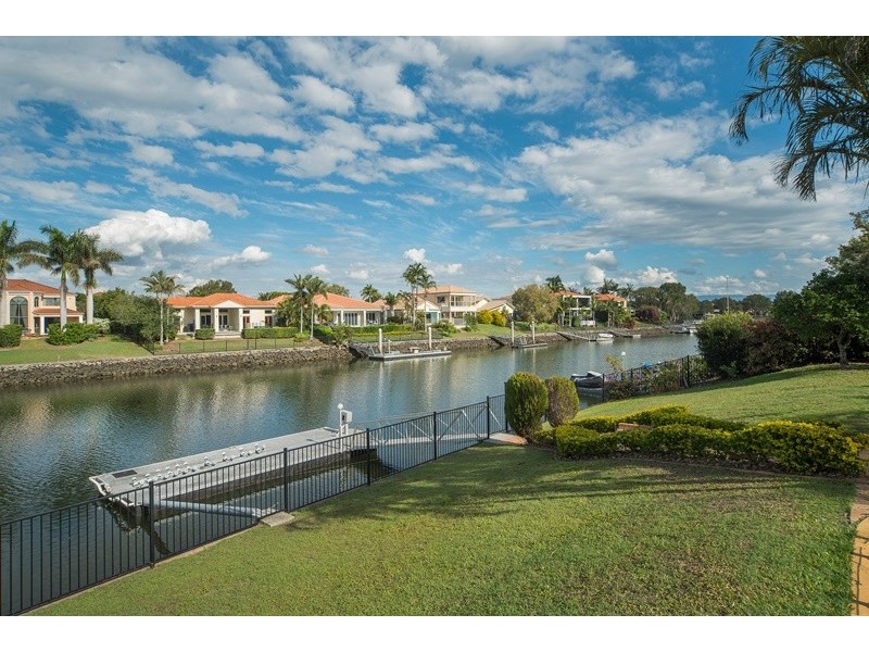 1104 Beechwood Drive, Hope Island QLD 4212