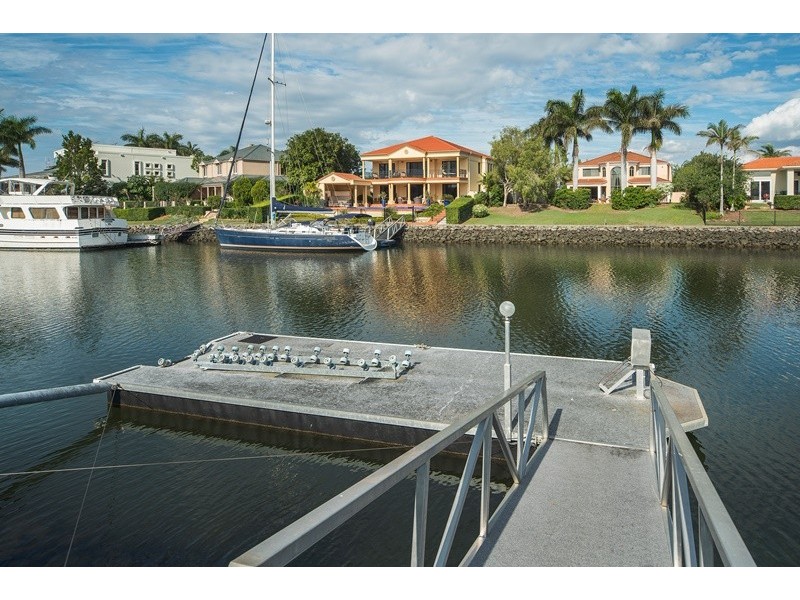 1104 Beechwood Drive, Hope Island QLD 4212