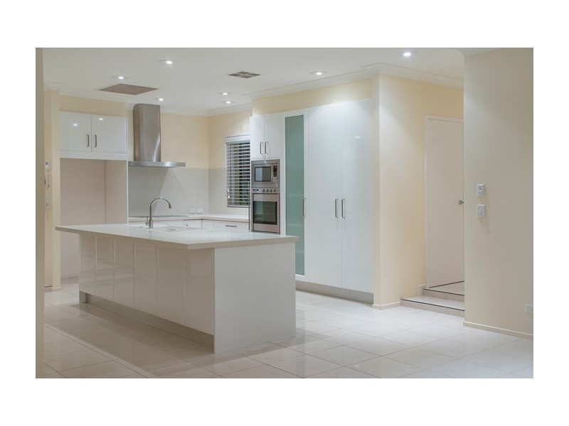 1104 Beechwood Drive, Hope Island QLD 4212