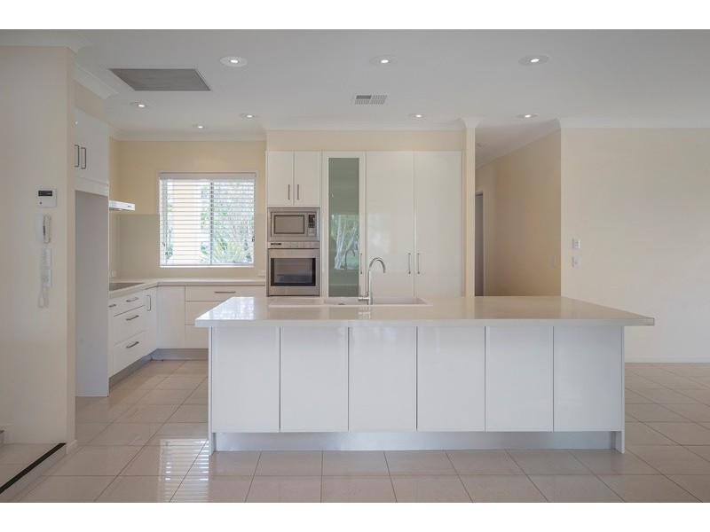 1104 Beechwood Drive, Hope Island QLD 4212