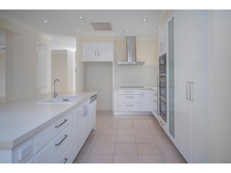 1104 Beechwood Drive, Hope Island QLD 4212