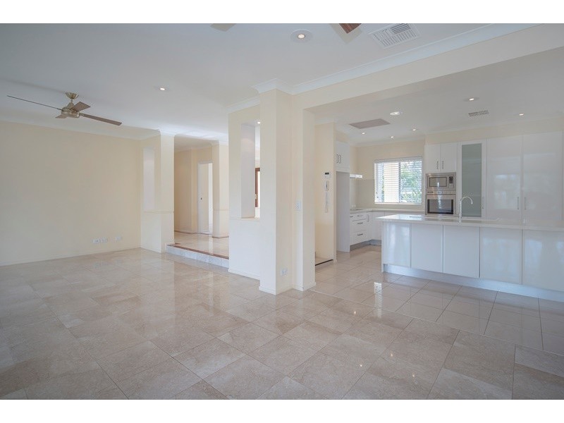 1104 Beechwood Drive, Hope Island QLD 4212