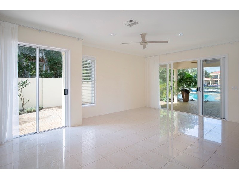 1104 Beechwood Drive, Hope Island QLD 4212