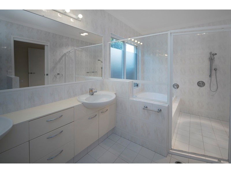 1104 Beechwood Drive, Hope Island QLD 4212