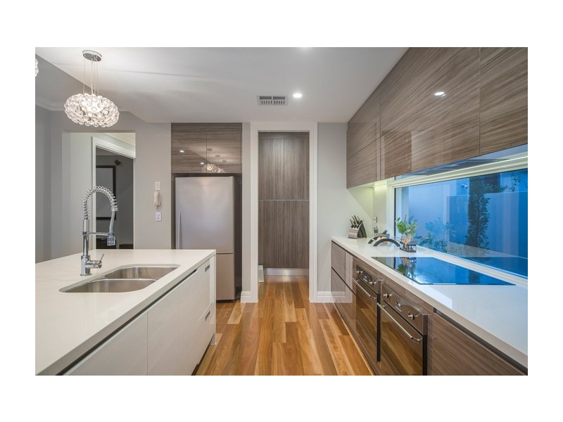 2829 Gracemere Circuit East, Hope Island QLD 4212
