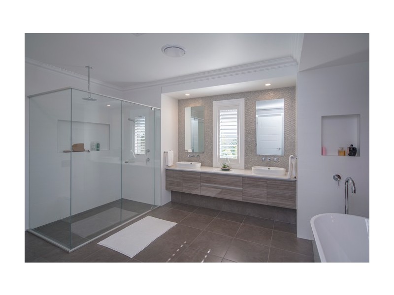 2829 Gracemere Circuit East, Hope Island QLD 4212