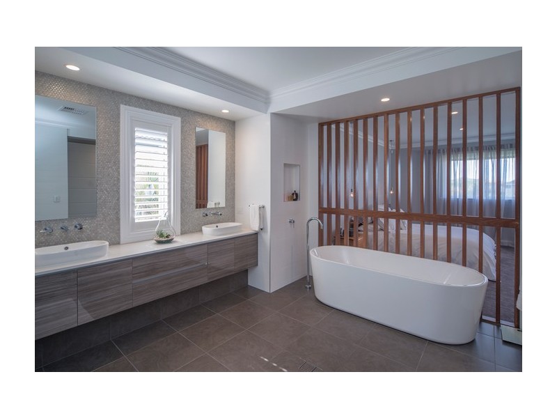 2829 Gracemere Circuit East, Hope Island QLD 4212