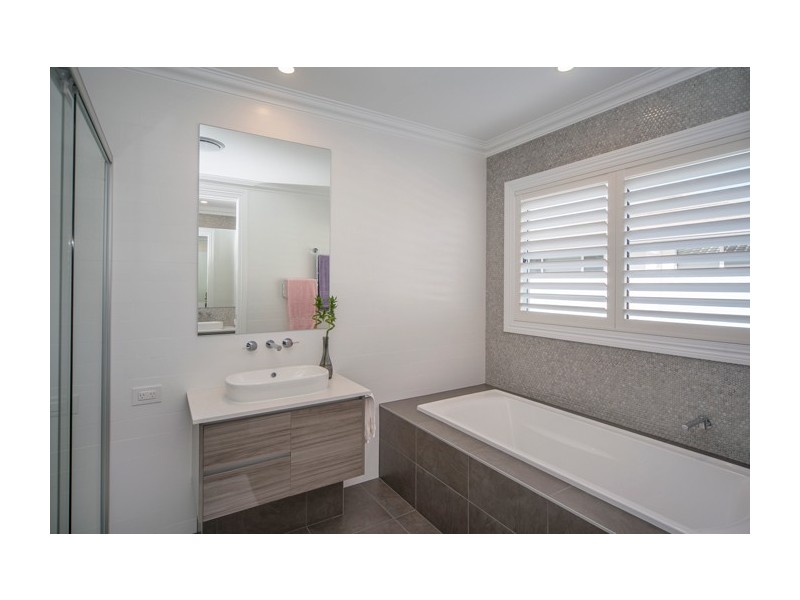 2829 Gracemere Circuit East, Hope Island QLD 4212
