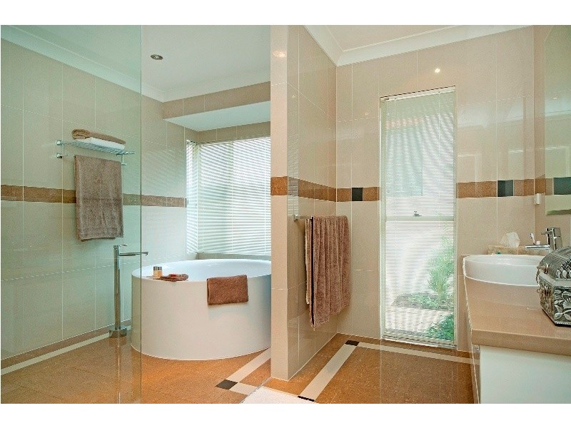 1084 Killymoon Drive, Hope Island QLD 4212