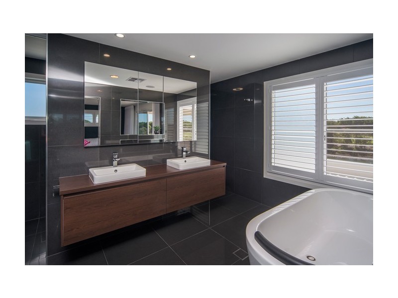 7657 Fairway Boulevard, Hope Island QLD 4212
