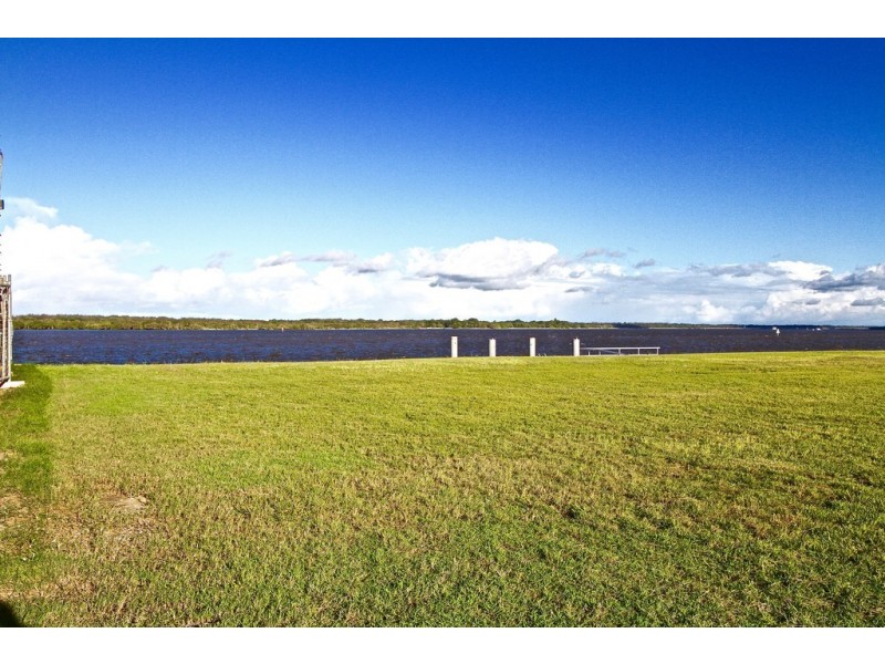 26 King Charles Drive, Sovereign Islands QLD 4216