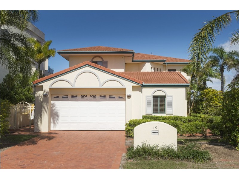 19 King Arthur Court, Sovereign Islands QLD 4216