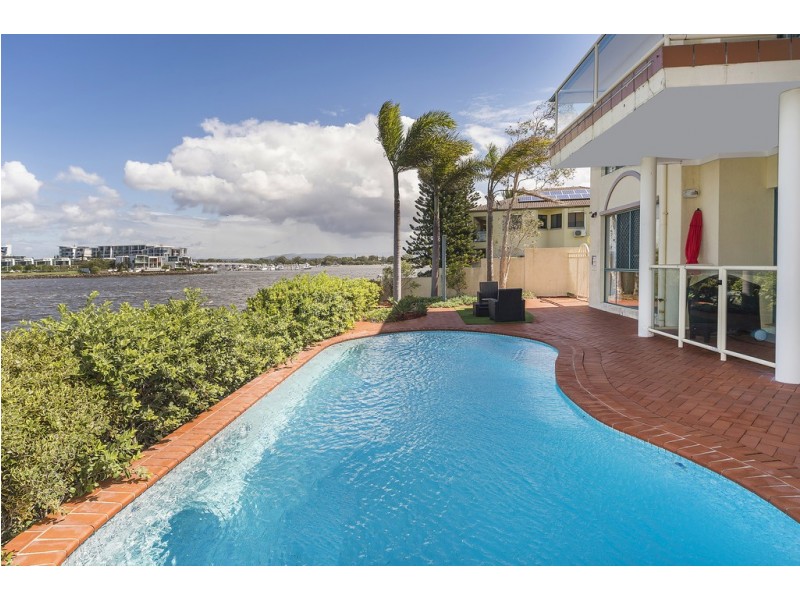 19 King Arthur Court, Sovereign Islands QLD 4216