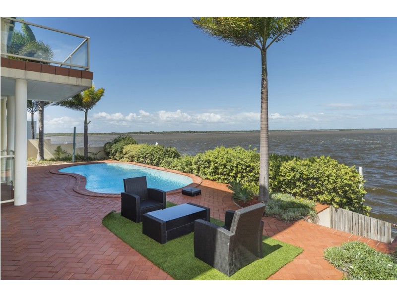 19 King Arthur Court, Sovereign Islands QLD 4216