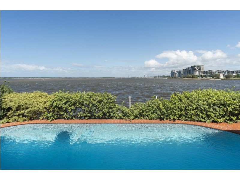 19 King Arthur Court, Sovereign Islands QLD 4216