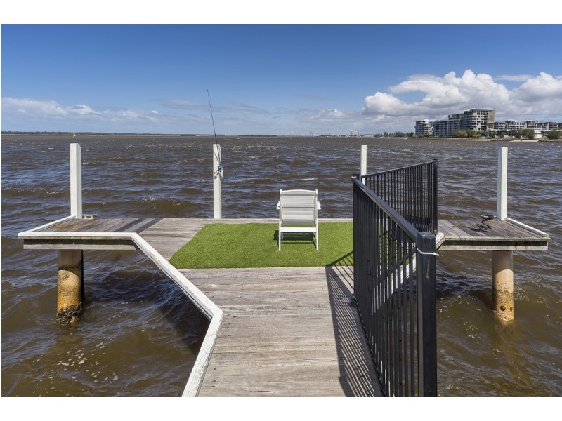 19 King Arthur Court, Sovereign Islands QLD 4216