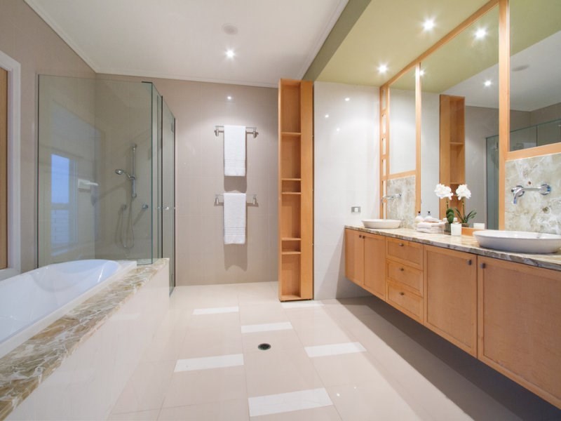 44 King Charles Dr, Sovereign Islands QLD 4216