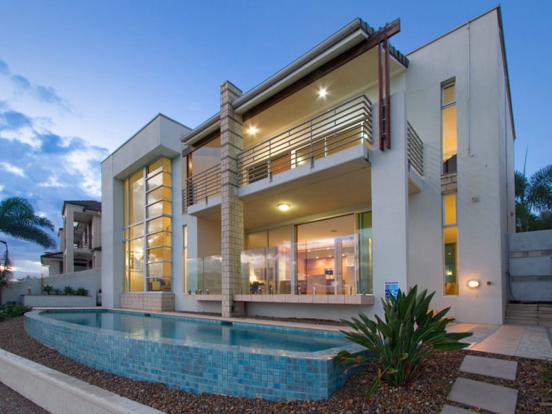 44 King Charles Dr, Sovereign Islands QLD 4216