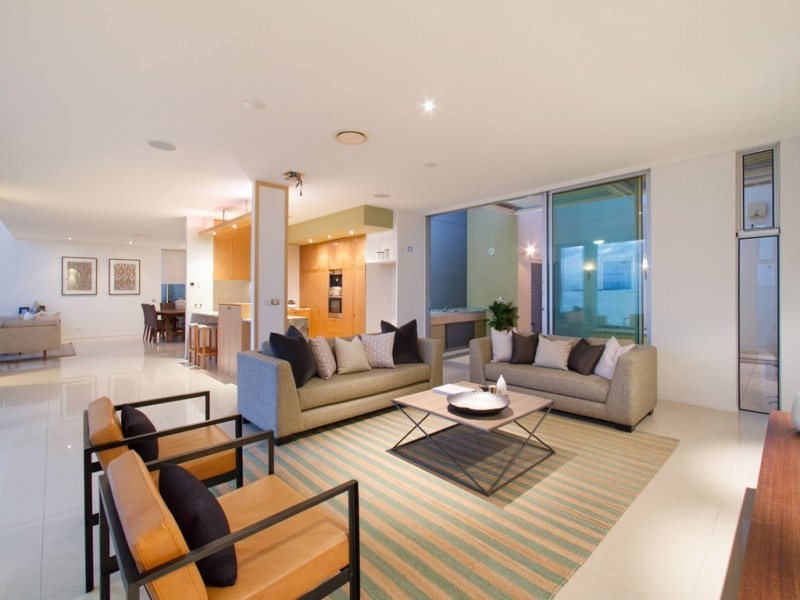 44 King Charles Dr, Sovereign Islands QLD 4216