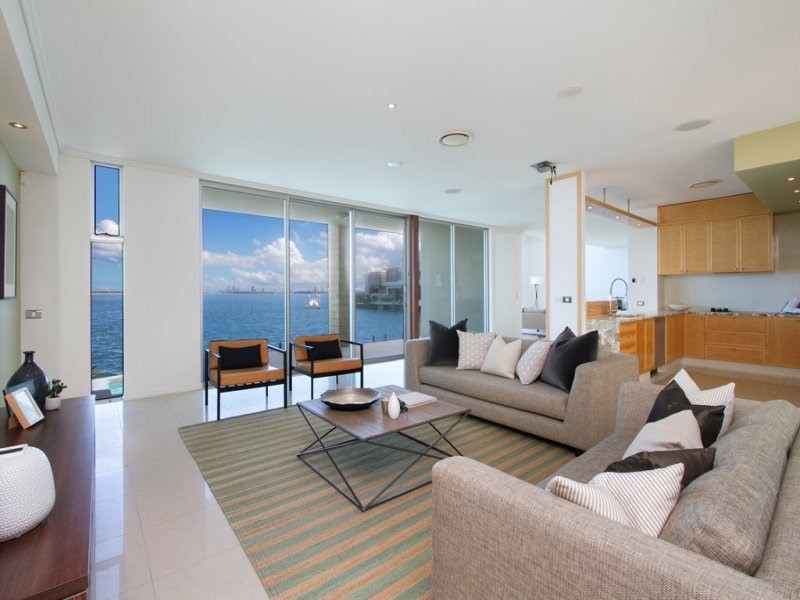 44 King Charles Dr, Sovereign Islands QLD 4216