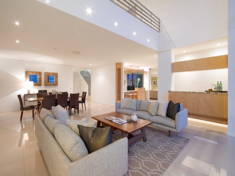 44 King Charles Dr, Sovereign Islands QLD 4216