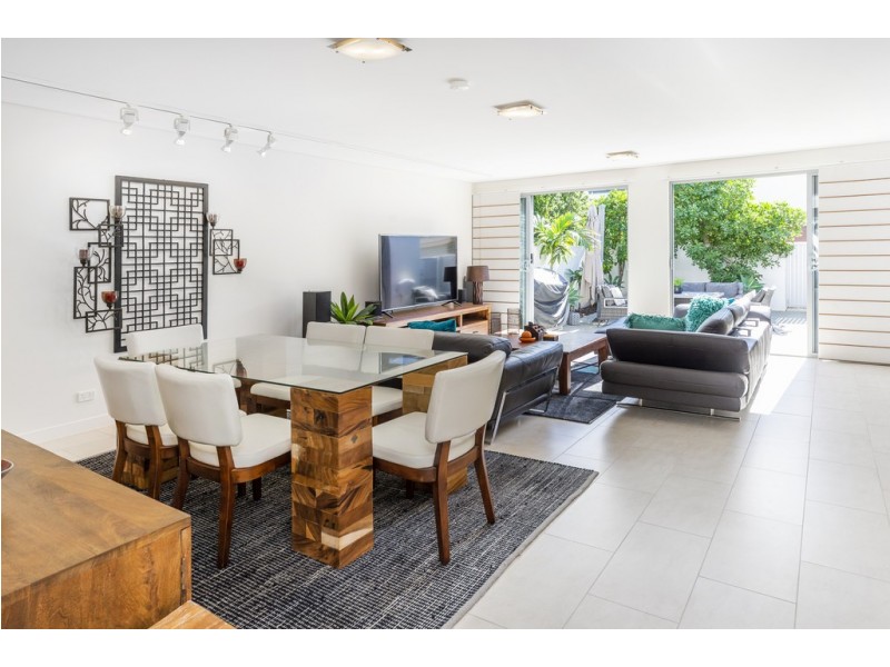 49 Harbour Rise, Hope Island QLD 4212