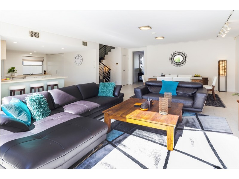 49 Harbour Rise, Hope Island QLD 4212