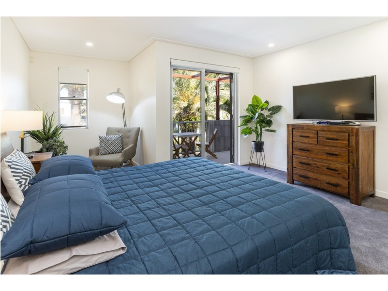 49 Harbour Rise, Hope Island QLD 4212