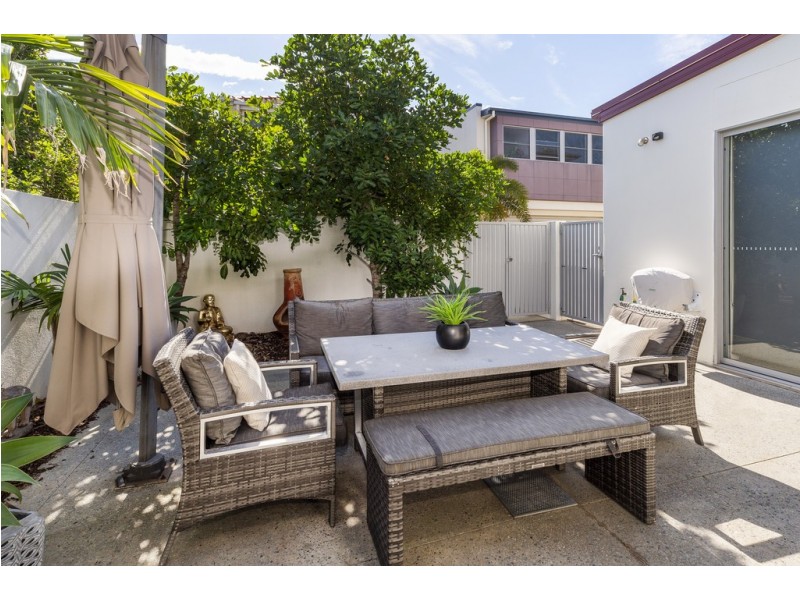 49 Harbour Rise, Hope Island QLD 4212