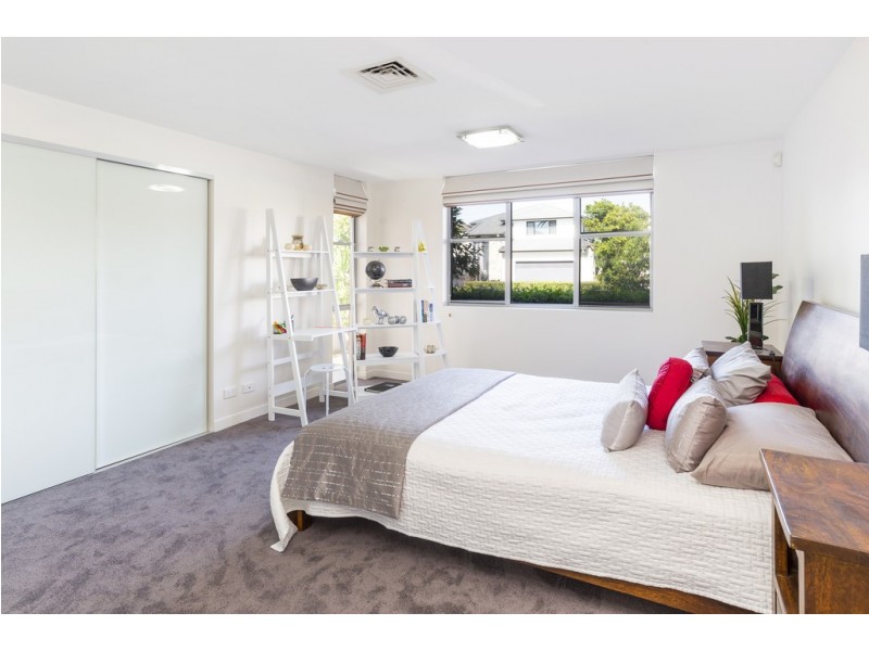 49 Harbour Rise, Hope Island QLD 4212