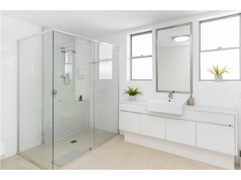 49 Harbour Rise, Hope Island QLD 4212