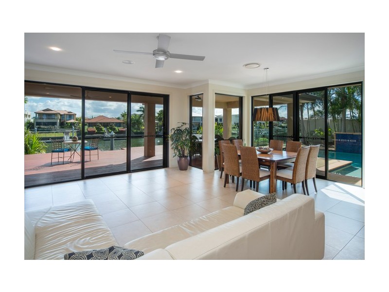 2152 Beaufort Way, Hope Island QLD 4212