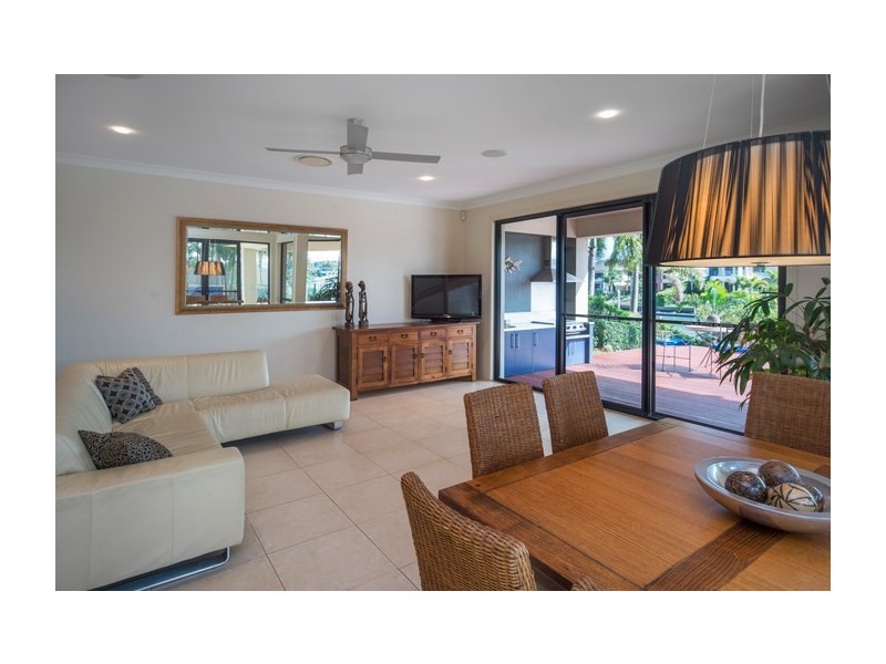 2152 Beaufort Way, Hope Island QLD 4212