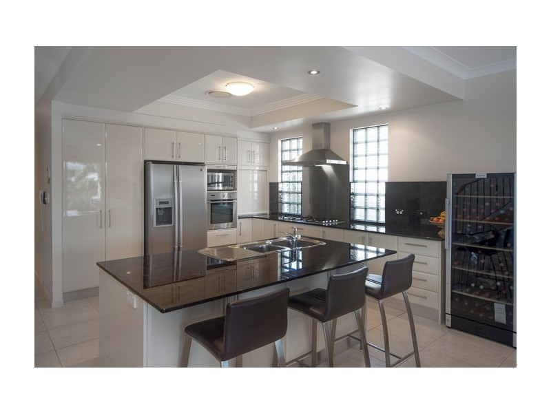 2152 Beaufort Way, Hope Island QLD 4212