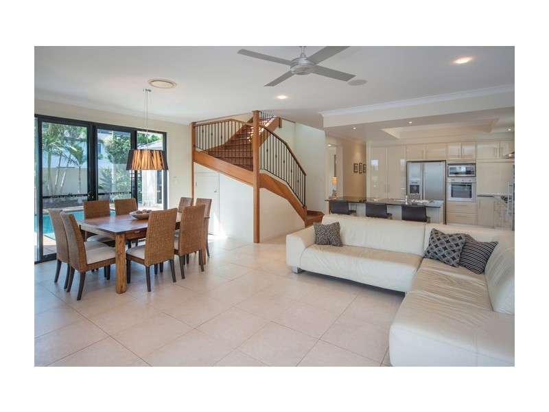 2152 Beaufort Way, Hope Island QLD 4212