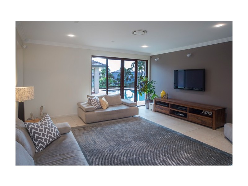 2152 Beaufort Way, Hope Island QLD 4212