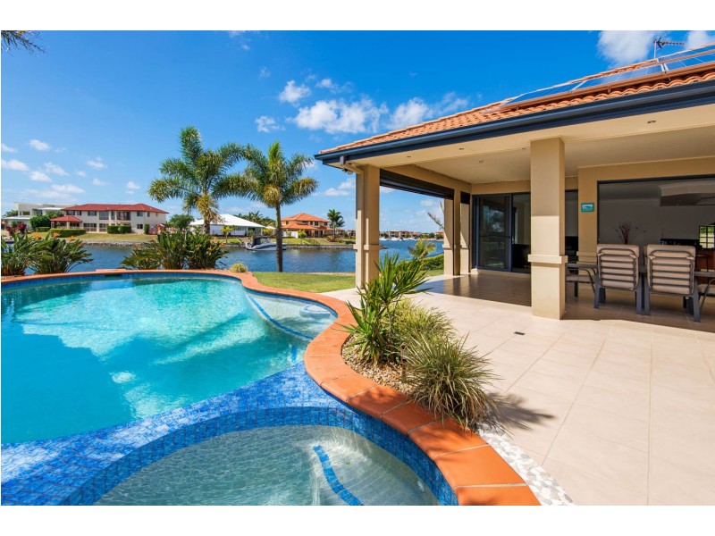 18 Calmwater Crescent, Helensvale QLD 4212