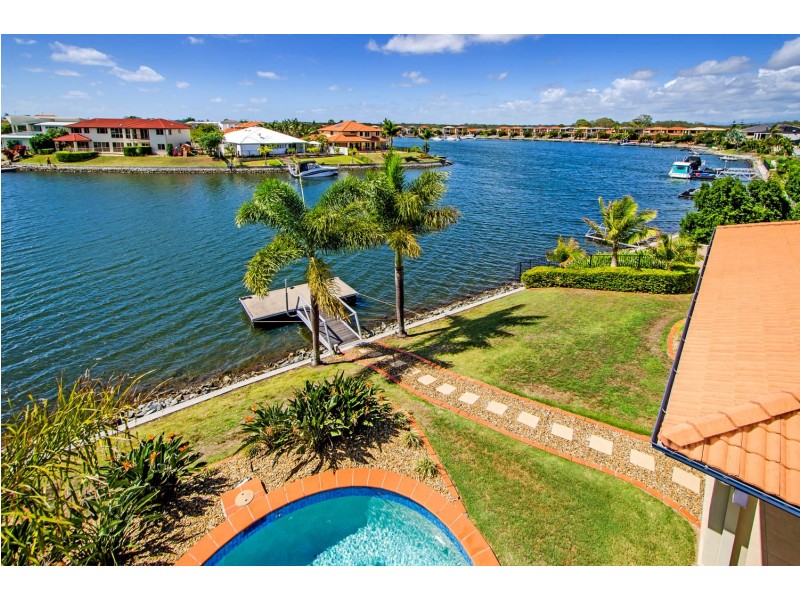 18 Calmwater Crescent, Helensvale QLD 4212