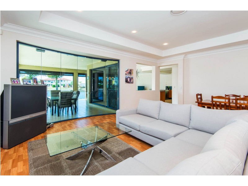 18 Calmwater Crescent, Helensvale QLD 4212