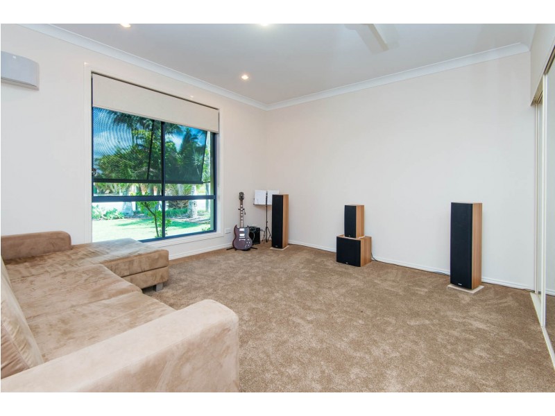 18 Calmwater Crescent, Helensvale QLD 4212