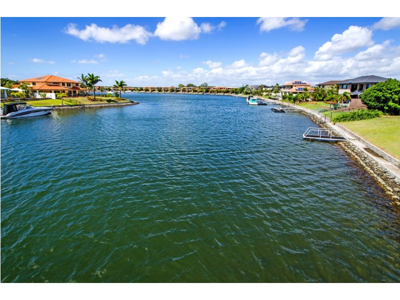 18 Calmwater Crescent, Helensvale QLD 4212