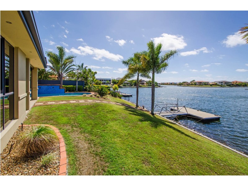 18 Calmwater Crescent, Helensvale QLD 4212