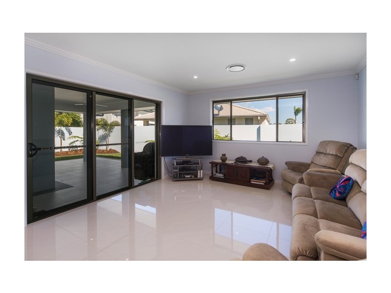 7698 Fairway Boulevard, Hope Island QLD 4212